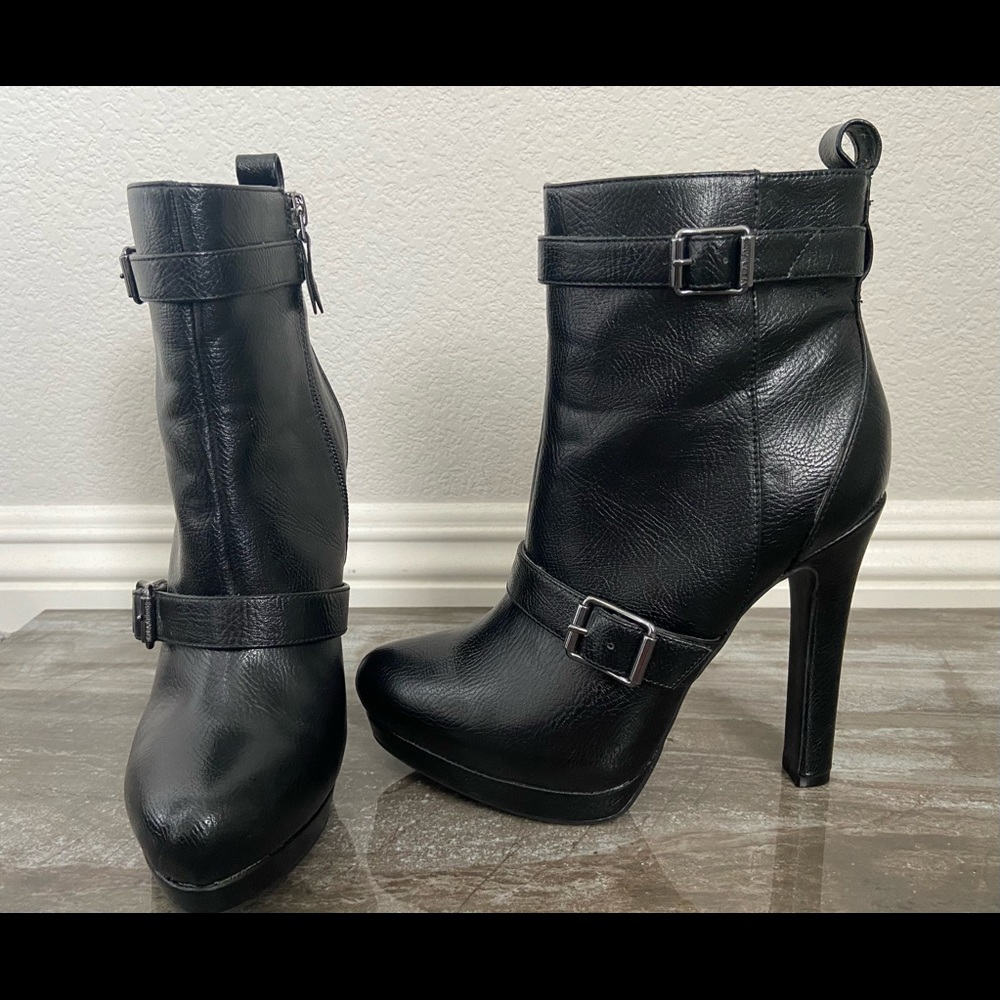 Vera Wang Ankle Boots